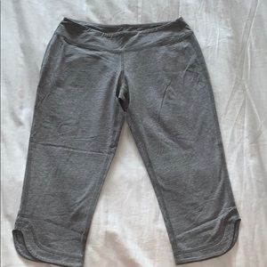 Lululemon // grey cotton capris